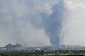 ウクライナ・ドネツク州トレツクで立ち上る煙（2024年8月24日撮影、資料写真）。(c)Genya SAVILOV / AFP