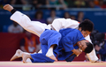 ロンドン五輪は1日、エクセル（ExCeL London）で柔道男子90キロ級準々決勝が行われ、日本の西山将士（Masashi Nishiyama）は韓国の宋大男（Song Dae-Nam、ソン・デナム）に敗れ、準々決勝で敗退した。

韓国の宋大男（下）と対戦する日本の西山将士（2012年8月1日撮影）。(c)AFP/JOHANNES EISELE