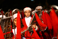 2007年12月15日、コスタリカの首都サンホセ（San Jose）で開催された「ライト・フェスティバル（Light Festival）」で、サンタクロースを装いパレードに参加する地元の学生。(c)AFP/Yuri CORTEZ