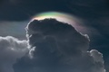 タイ・バンコクで、夏の雷雨の前に見られた彩雲（2020年5月28日撮影）。(c)Alex OGLE / AFP
