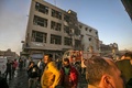 シリア北東部カミシリで起きた同時爆発の現場（2019年11月11日撮影）。(c)Delil souleiman / AFP