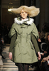 フランス・パリ市内で発表されたジュンヤ ワタナベ・コム デ ギャルソン（JUNYA WATANABE COMME des GARCONS）の10/11年秋冬コレクション（2010年3月6日撮影）。(c)AFP/FRANCOIS GUILLOT