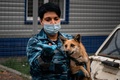 ロシアのアエロフロート・ロシア航空が行っているコロナ探知犬の訓練。モスクワ・シェレメチェボ空港付近で（2020年10月9日撮影）。(c)Dimitar DILKOFF / AFP