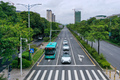 深圳市坪山区の道路を走る蘿蔔快跑の自動運転タクシー（2023年6月15日撮影）。(c)Xinhua News