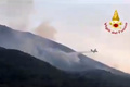 イタリア・シチリア島沖のストロンボリ火山の噴火の様子を捉えた映像の一部。消防署提供（2019年7月3日撮影）。(c)AFP PHOTO / VIGILI DEL FUOCO