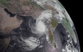 米海洋大気庁（NOAA）の衛星が捉えたインド・グジャラート州に接近する大型サイクロン（2021年5月17日撮影）。(c)AFP PHOTO / NOAA/CIRA/RAMMB / HANDOUT
