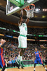 12-13NBAは3日、各地で試合が行われ、ボストン・セルティックス（Boston Celtics）が98-93でデトロイト・ピストンズ（Detroit Pistons）を下し、プレーオフ進出を決めた。

ダンクシュートを狙うボストン・セルティックスのジェフ・グリーン（Jeff Green、2013年4月3日撮影）。（c）AFP/Getty Images/NBAE/Brian Babineau