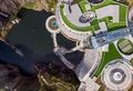 中国・上海郊外の採石場跡地に建設されたホテル「インターコンチネンタル上海ワンダーランド」（2018年11月13日撮影）。(c)Johannes EISELE / AFP