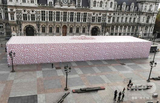 FUROSHIKI PARIS」開催、パリ市庁舎前に巨大な風呂敷包み 写真12