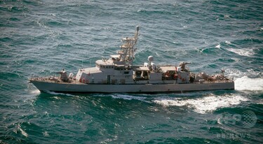 米艦、ペルシャ湾でイラン船に警告射撃 連日の異常接近 写真2枚 国際