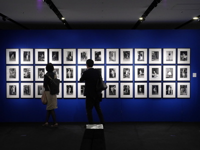 寺山修司や沢渡朔らの作品約300点を展示、「TOKYO 1970 by Japanese photographers 9」に見る1970年代の東京