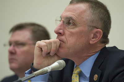 不倫相手に中絶迫った米下院議員、進退窮まり辞職へ