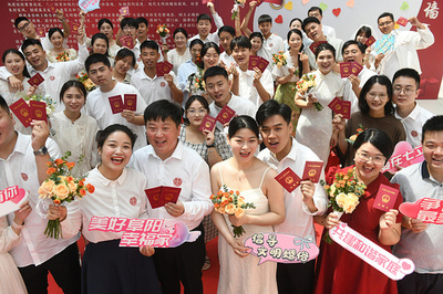 七夕の日 中国で13万4000組超カップルが結婚