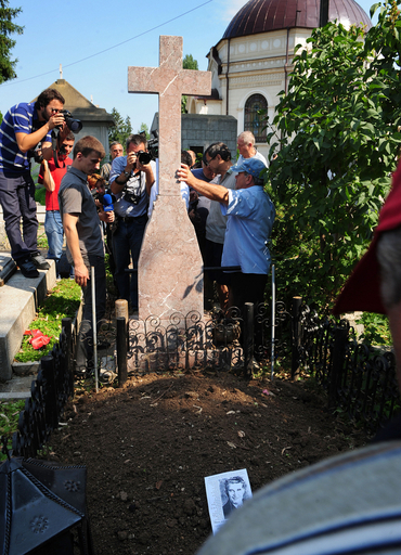 チャウシェスク元大統領夫妻の遺体掘り起こし、DNA鑑定へ ルーマニア