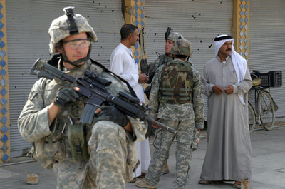 人手不足に悩む米軍、人材確保に特別賞与を支給