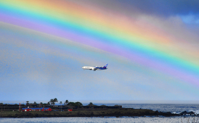 イースター島にかかる巨大な虹
