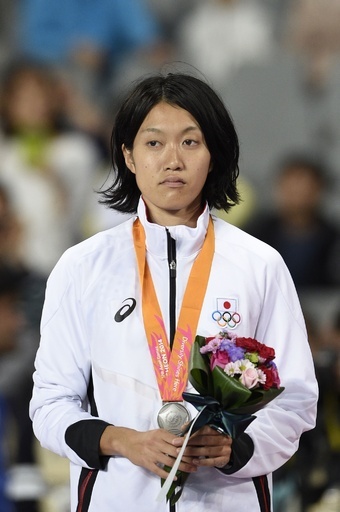 我孫子、女子棒高跳びで銀メダル獲得 アジア大会