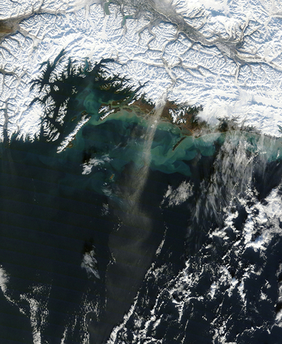 アラスカ湾に吹き付ける氷のダスト、NASA