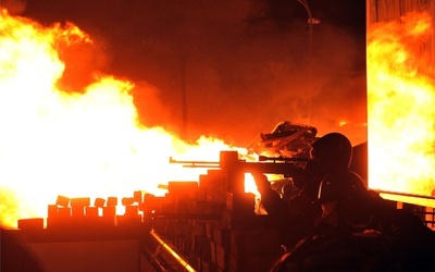 ウクライナ、デモ隊と警官隊が衝突 キャンプ排除 死傷者多数