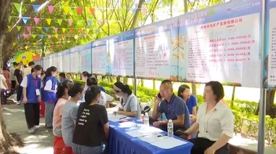 中国、今年大学新卒の平均月給は約15万円