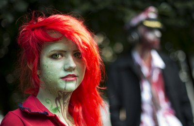 背筋も凍る？ストックホルムで「ゾンビ・ウォーク」