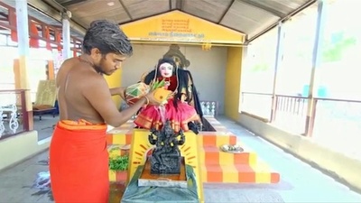 動画:インドのヒンズー教寺院、「コロナ女神」に感染収束を祈願