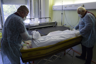 「陰で命を懸ける者」