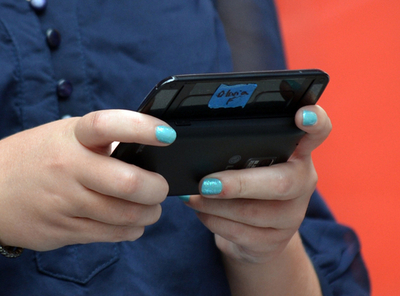 携帯メール早打ち大会、17歳が賞金400万円獲得 米NY