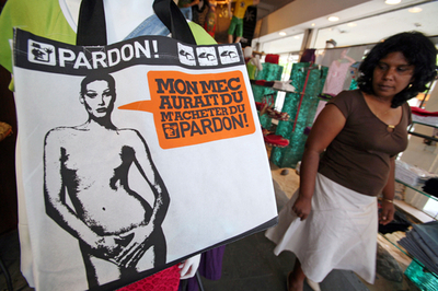 ヌード写真を勝手に使わないで！仏大統領夫人が訴え