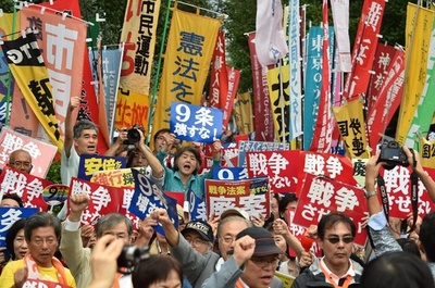国会前で安保法案反対デモ