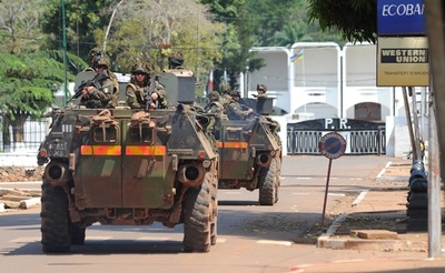 中央アフリカ、3日間の衝突で約400人死亡 仏外相