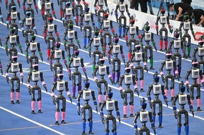 マスク氏のリツイートが話題に 中国の人型ロボットが世界で注目 