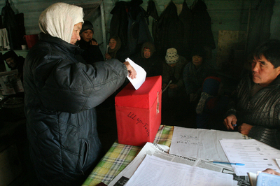 ロシア下院選投票始まる、与党圧勝の見通し