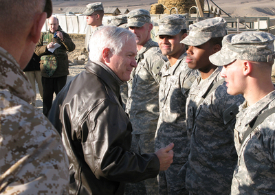 ゲーツ米国防長官の訪問中、パキスタン国軍がアルカイダの拠点5か所を襲撃 - アフガニスタン