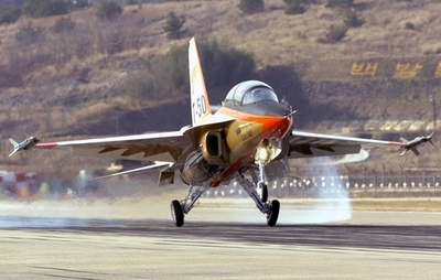 韓国のスパイ、練習機めぐり諜報活動か インドネシア特使団の部屋に侵入