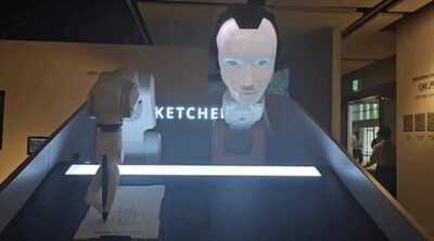 韓国マンガの巨匠のように繊細なタッチでサクサクと…似顔絵描く「AIロボット」