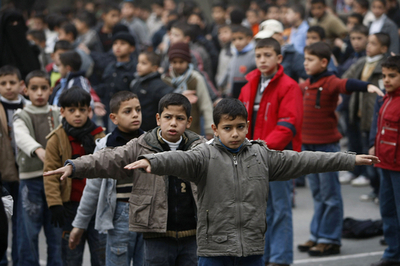 ガザ地区で学校再開、学童20万人が登校