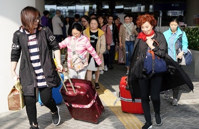港珠澳大橋開通から1か月 1日6.4万人が通行