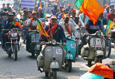 野党支持者ら、物価急騰で抗議デモ - インド