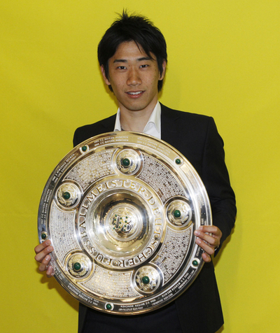 ボルフスブルク残留決める、ドルトムント香川はマイスターシャーレに歓喜