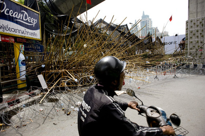 下着4000枚盗んだ疑い、タクシー運転手を報道陣に公開 タイ警察