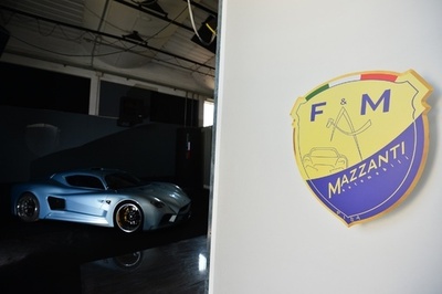 伊高級自動車メーカーの限定スーパーカーはいかが？