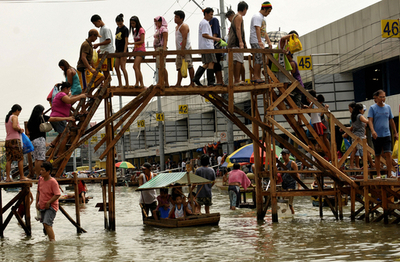 フィリピン、台風16・17号の死者858人に