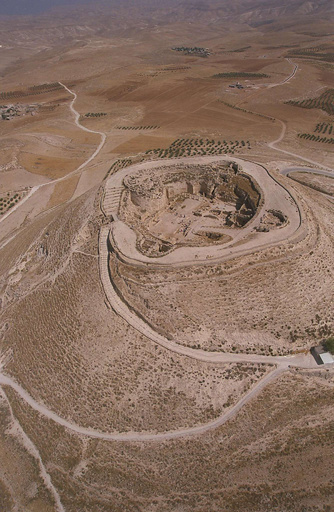 イエスの処刑命じた総督名？ 2000年前の指輪に「ピラト」の刻印