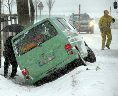 欧州広域で2日連続の吹雪、死者3人 - ドイツ