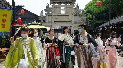 みやびやかな漢服に包まれて、愛好家500人が集結 中国・江蘇省