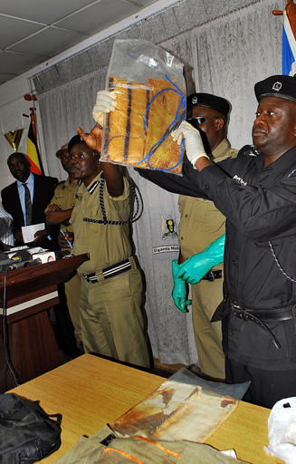 ウガンダ警察、自爆用ベストを発見 連続爆破事件に関連か