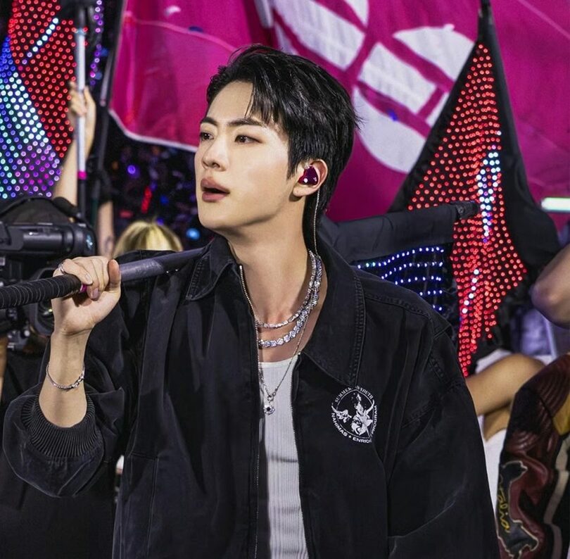 (c)STARNEWS