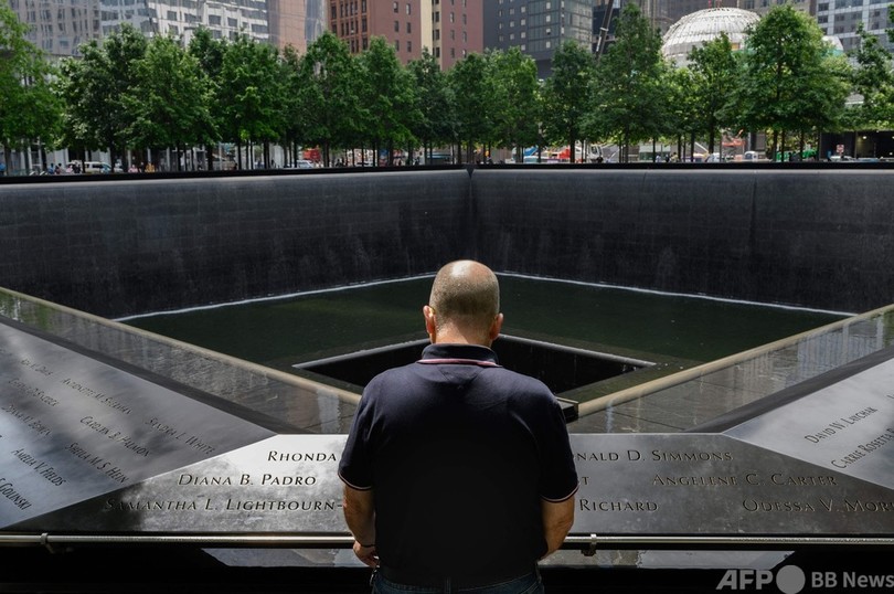 9.11生還者の証言：105階にいた男性──警備員は歌っていた
