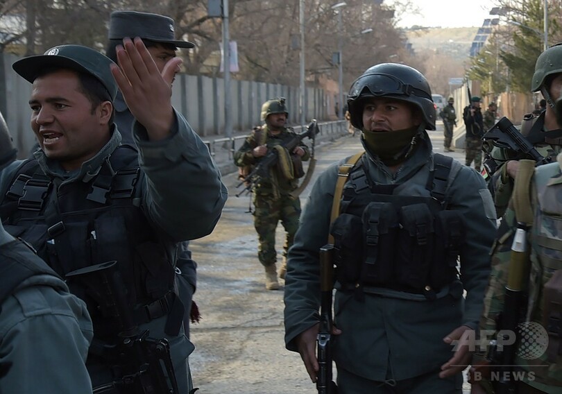 アフガン首都で医師装い病院襲撃、38人死亡 ISが犯行声明